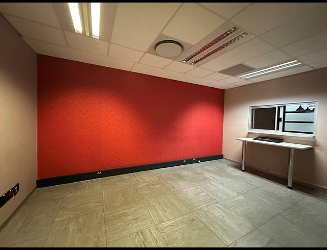 493M² OFFICE TO LET IN HIGHVELD